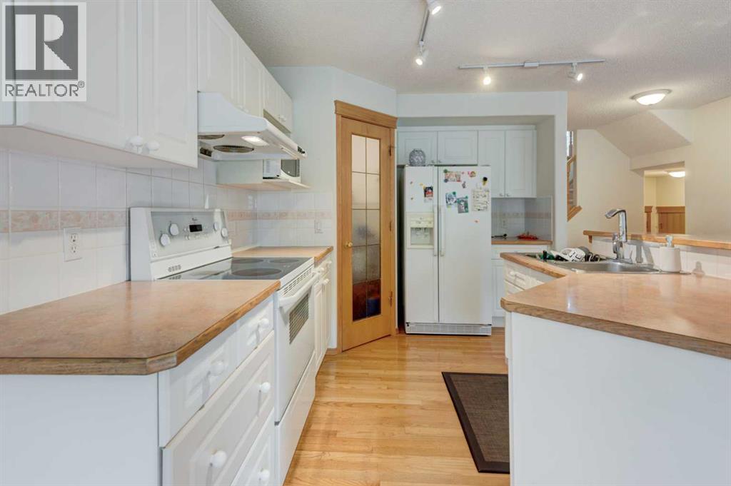142 Somerset Park SW, Calgary, Alberta  T2Y 3H5 - Photo 9 - A2342481