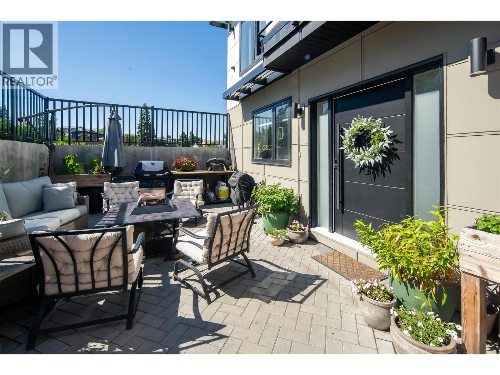 1524 Lakeview Street Kelowna Photo 3 1524 Lakeview Street Kelowna Photo 3