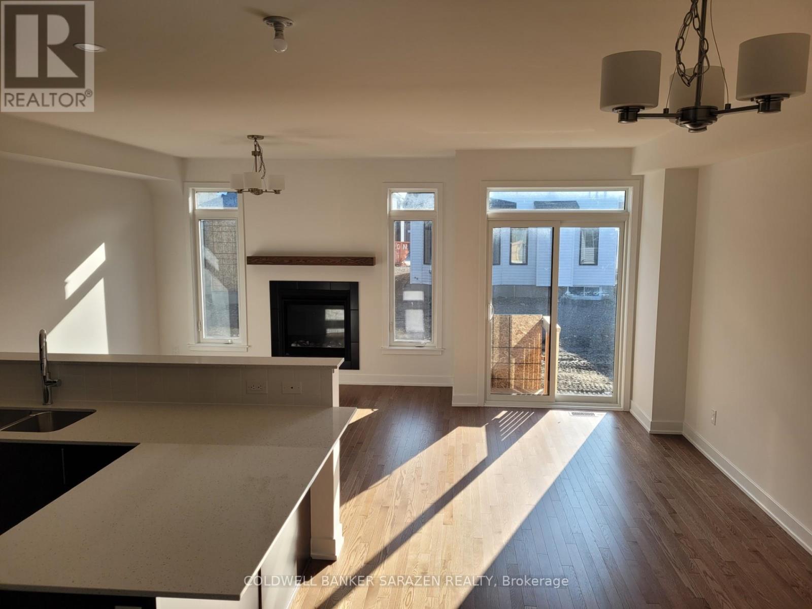 618 Rathburn Lane, Ottawa, Ontario  K1T 0V7 - Photo 4 - X13745764