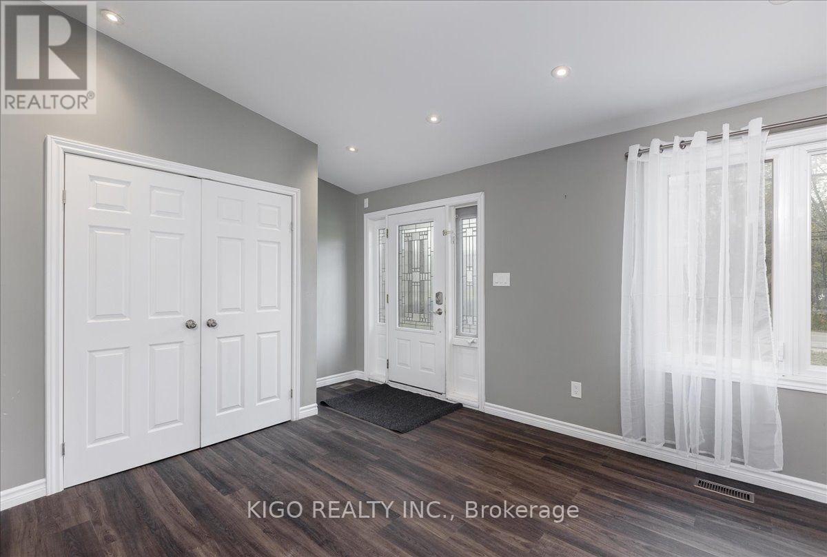 Upper - 5 Evelyn Avenue, Georgina, Ontario  L4P 3C8 - Photo 11 - N13745924