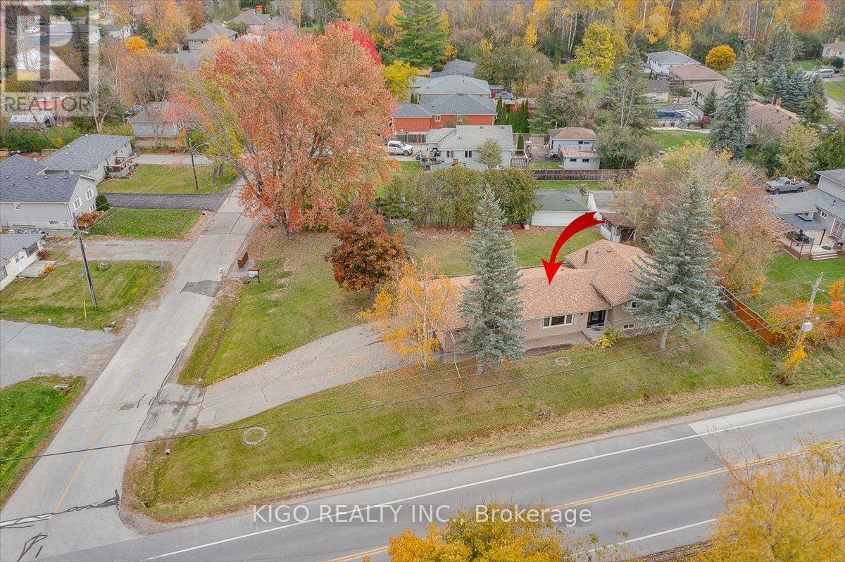 Upper - 5 Evelyn Avenue, Georgina, Ontario  L4P 3C8 - Photo 4 - N13745924