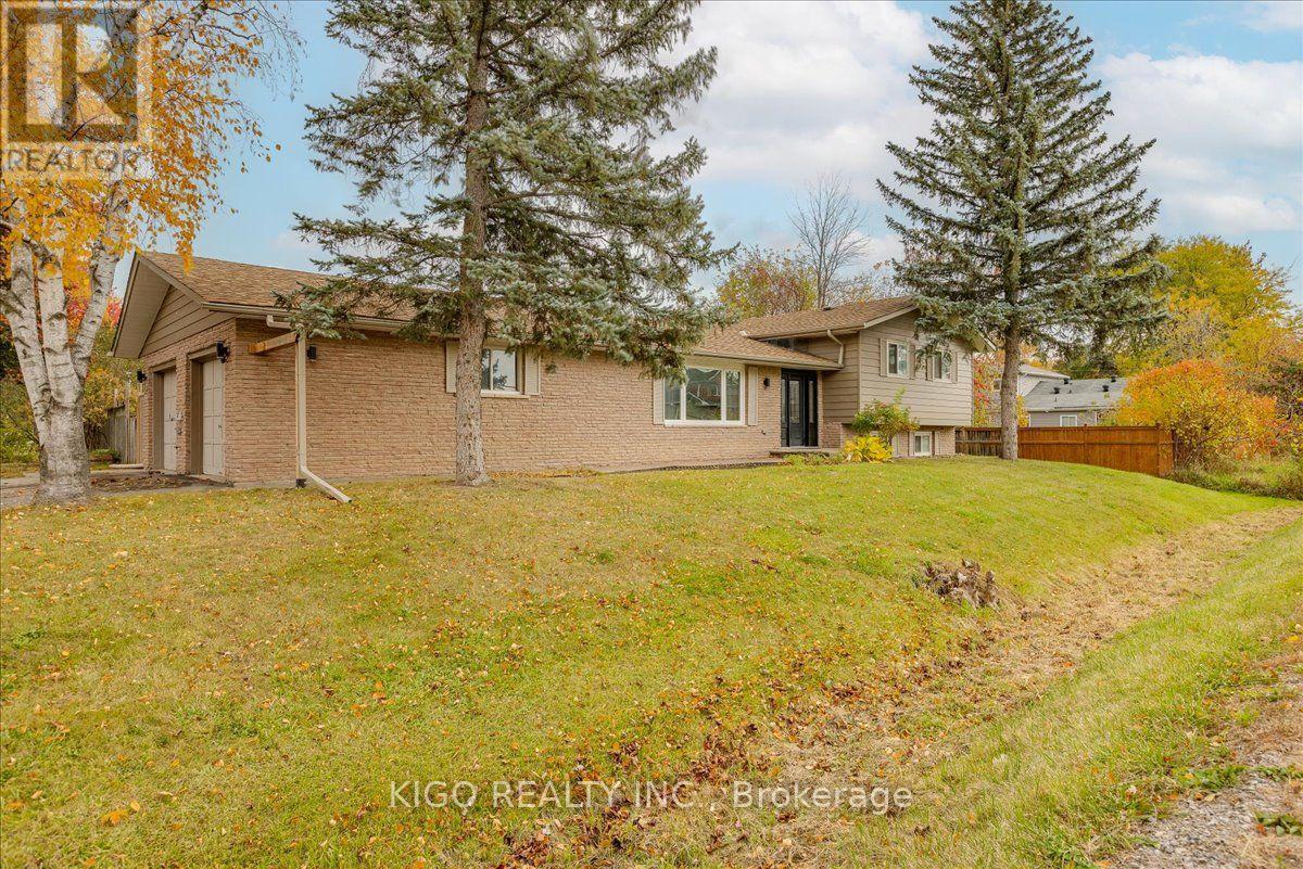 Upper - 5 Evelyn Avenue, Georgina, Ontario  L4P 3C8 - Photo 5 - N13745924