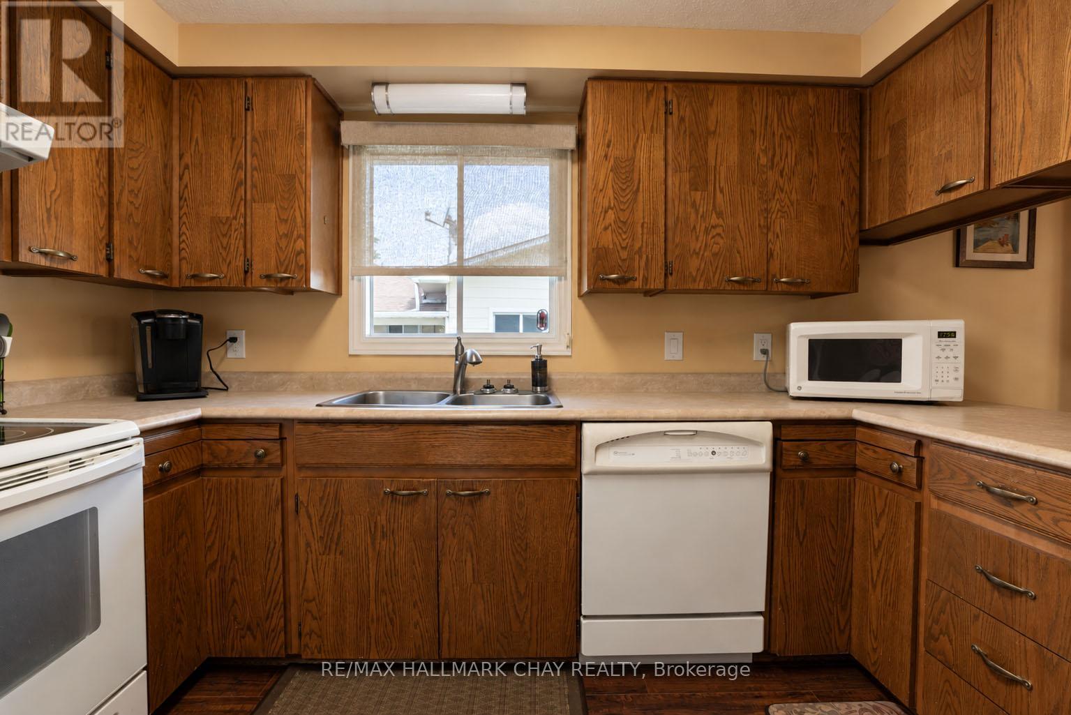 45 Tamarack Drive, Oro-Medonte, Ontario  L0L 1T0 - Photo 6 - S13745848
