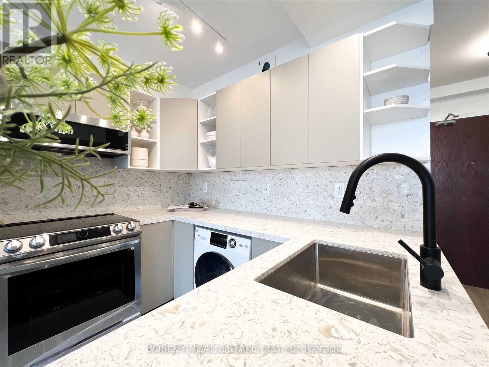 803 - 1055 Bay Street, Toronto, Ontario  M5S 3A3 - Photo 2 - C13744978