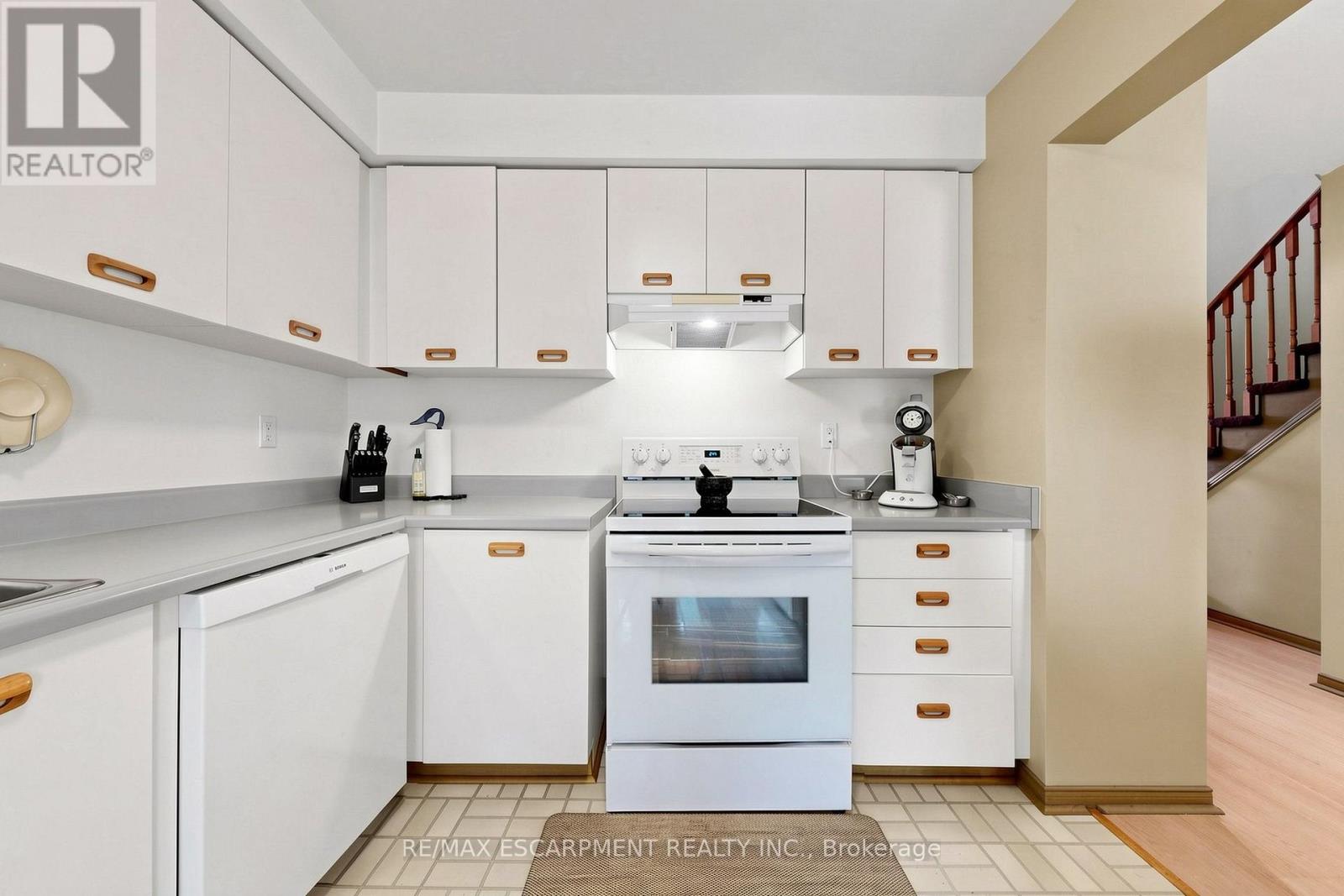 1380 Hazel Mccleary Drive, Oakville, Ontario  L6J 7B1 - Photo 13 - W13745802