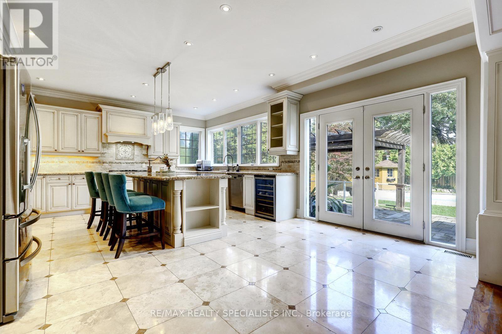 7 Fairlin Drive, Toronto, Ontario  M9B 4J1 - Photo 11 - W13745918