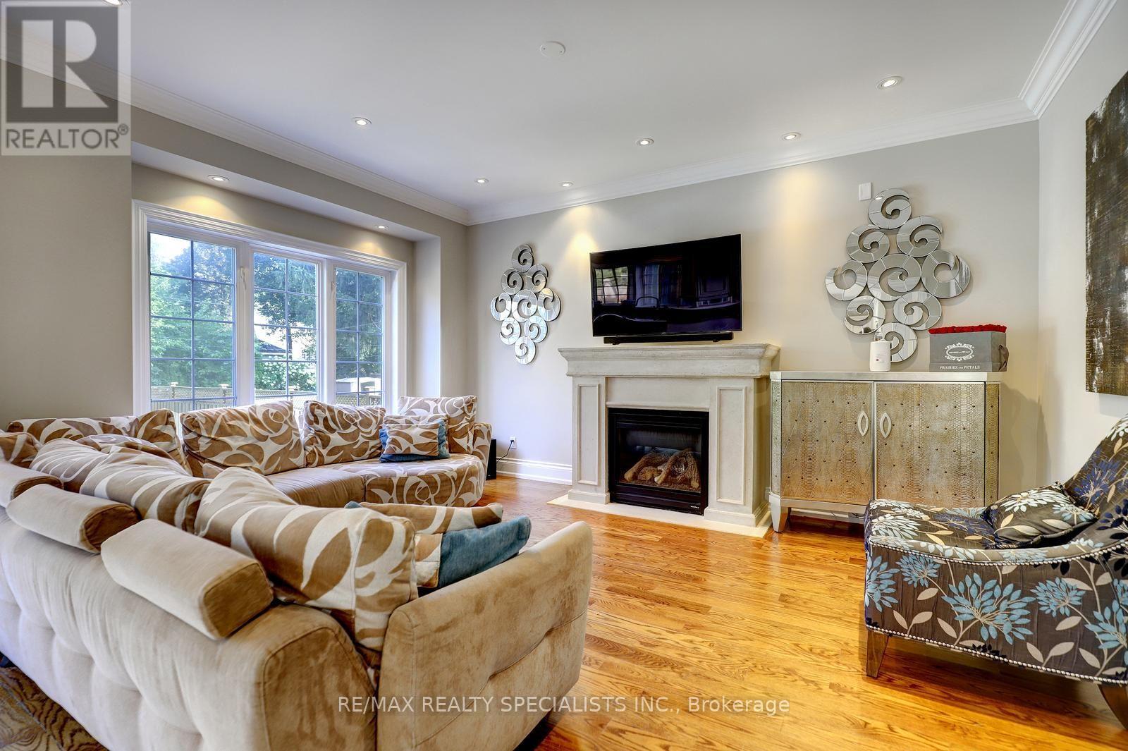 7 Fairlin Drive, Toronto, Ontario  M9B 4J1 - Photo 17 - W13745918