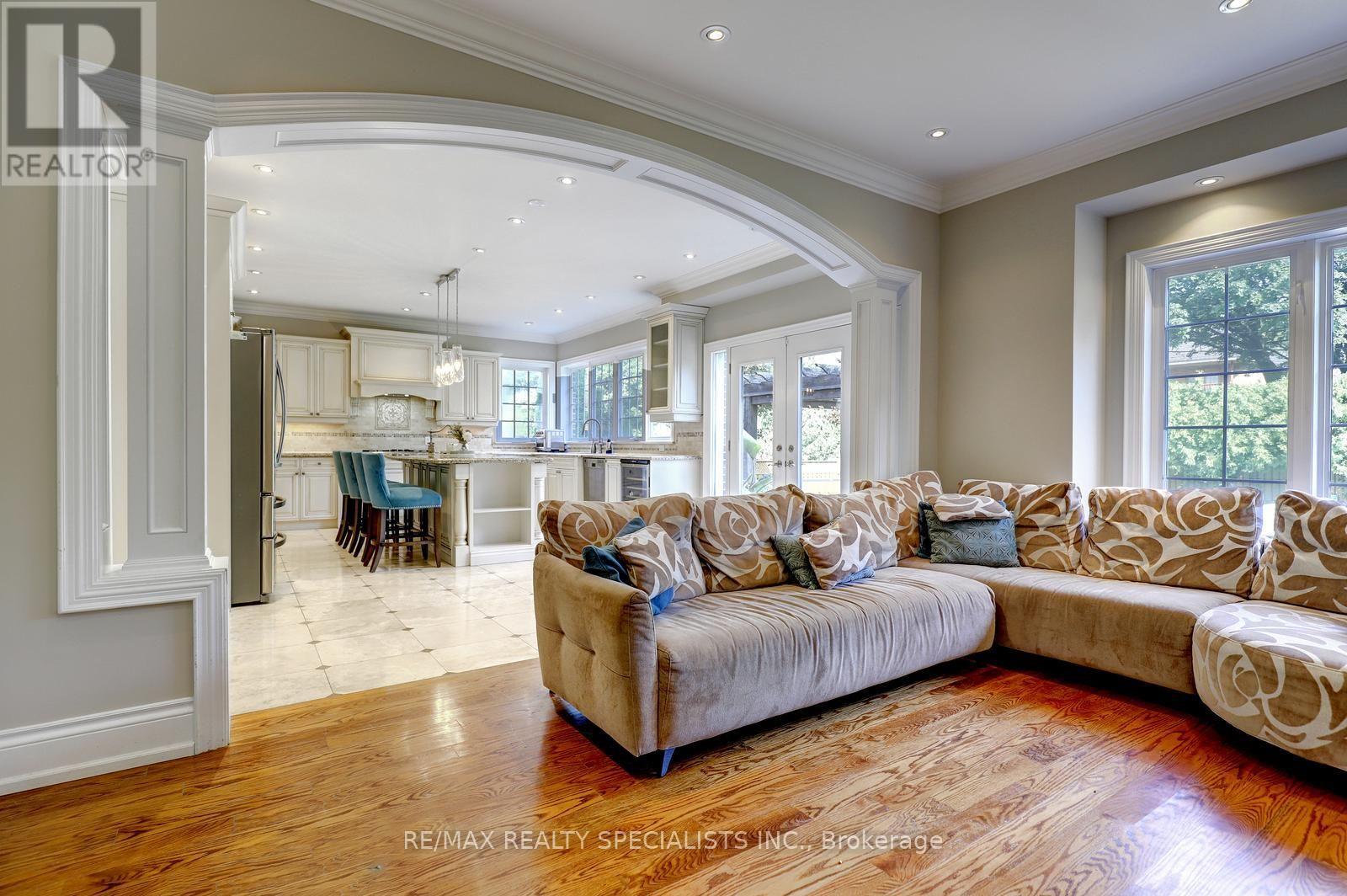 7 Fairlin Drive, Toronto, Ontario  M9B 4J1 - Photo 18 - W13745918