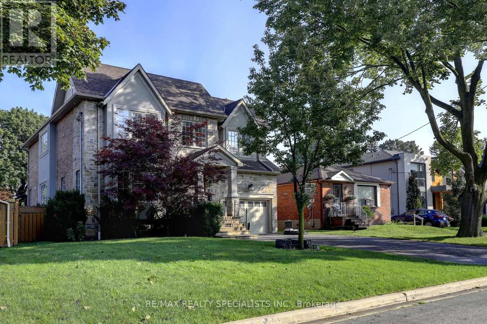 7 Fairlin Drive, Toronto, Ontario  M9B 4J1 - Photo 2 - W13745918