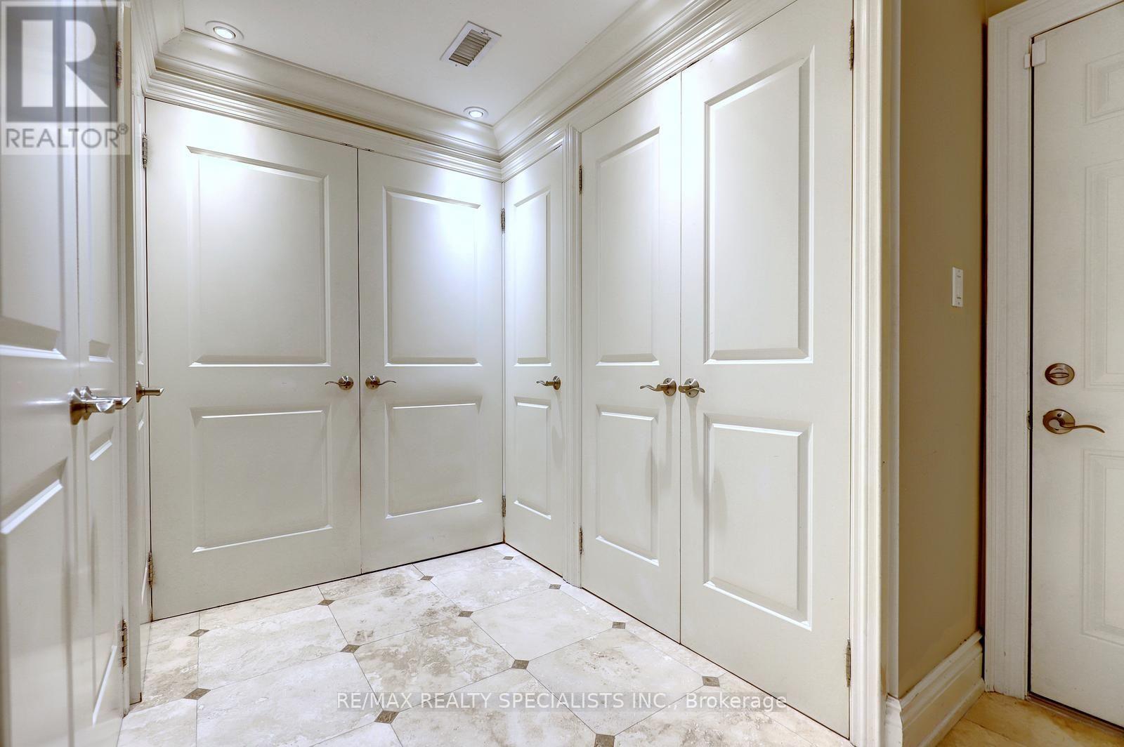 7 Fairlin Drive, Toronto, Ontario  M9B 4J1 - Photo 20 - W13745918