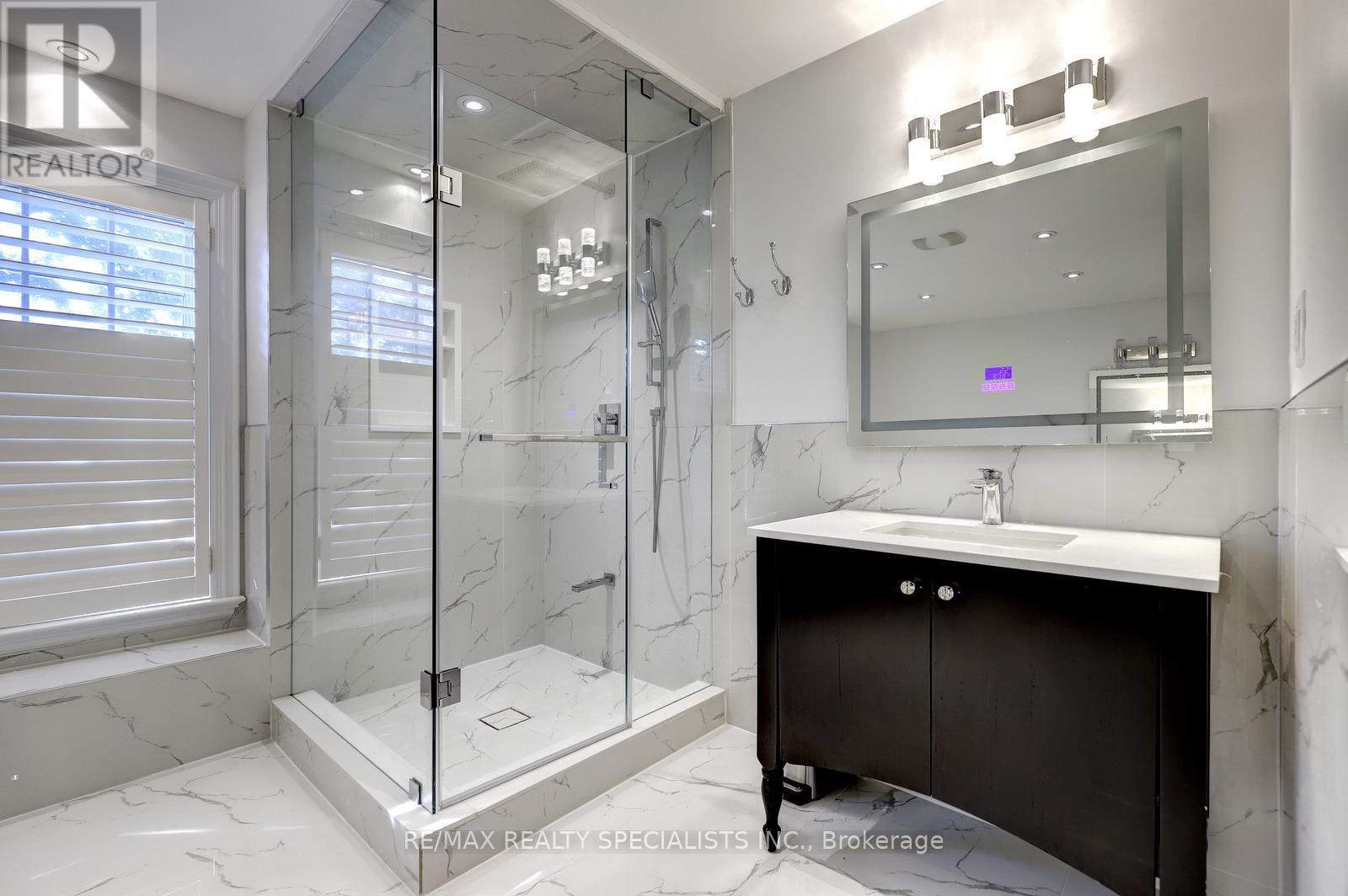 7 Fairlin Drive, Toronto, Ontario  M9B 4J1 - Photo 25 - W13745918