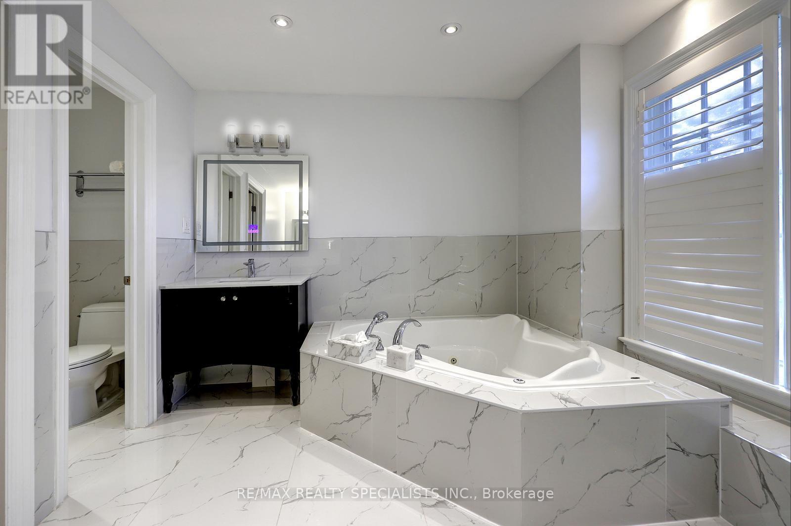 7 Fairlin Drive, Toronto, Ontario  M9B 4J1 - Photo 26 - W13745918