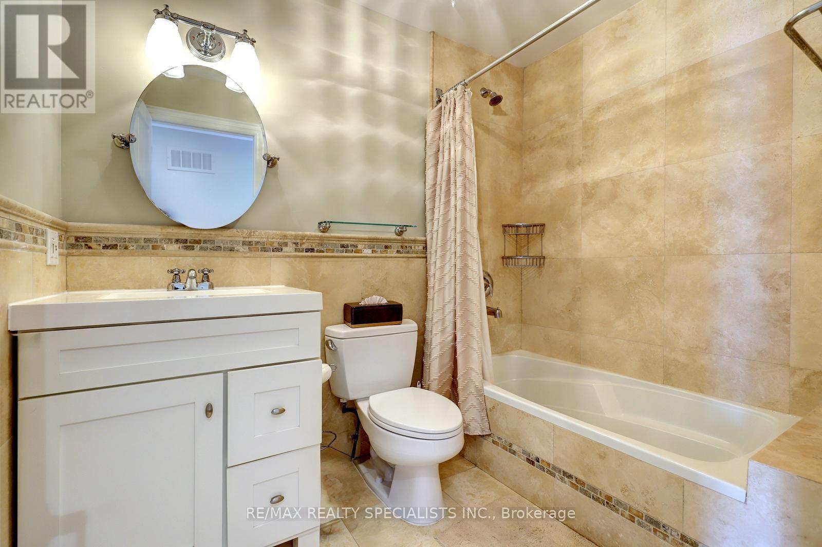 7 Fairlin Drive, Toronto, Ontario  M9B 4J1 - Photo 29 - W13745918