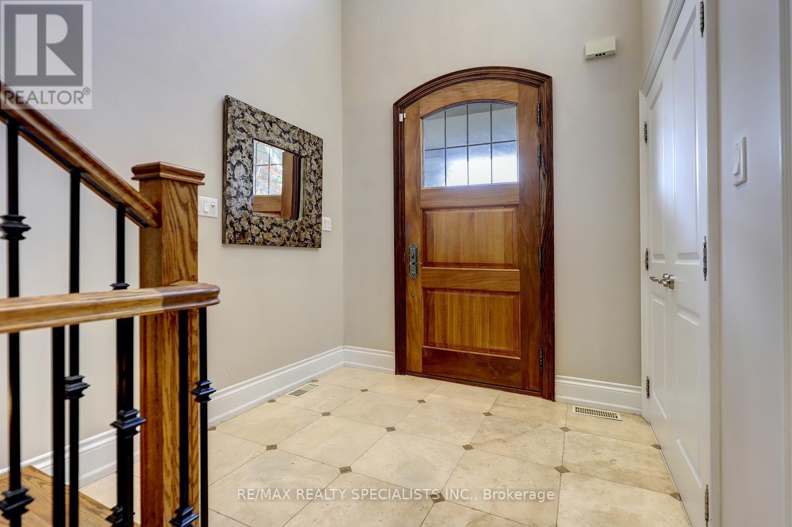 7 Fairlin Drive, Toronto, Ontario  M9B 4J1 - Photo 3 - W13745918