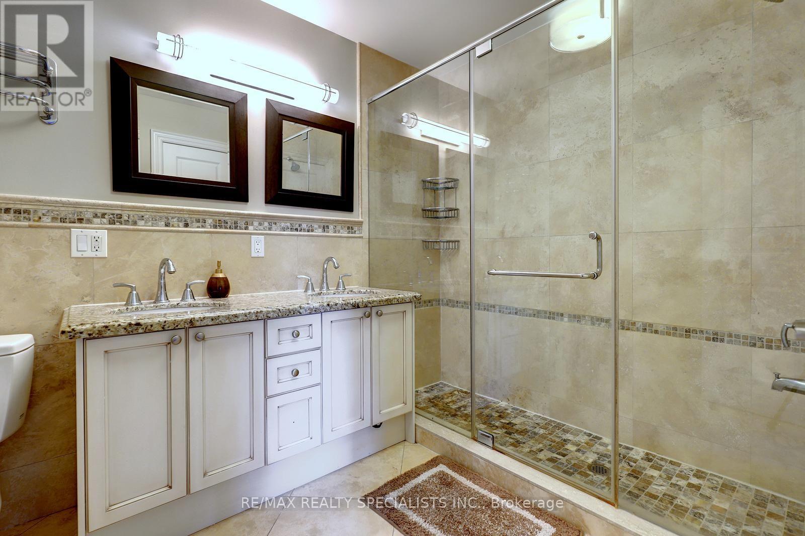 7 Fairlin Drive, Toronto, Ontario  M9B 4J1 - Photo 32 - W13745918