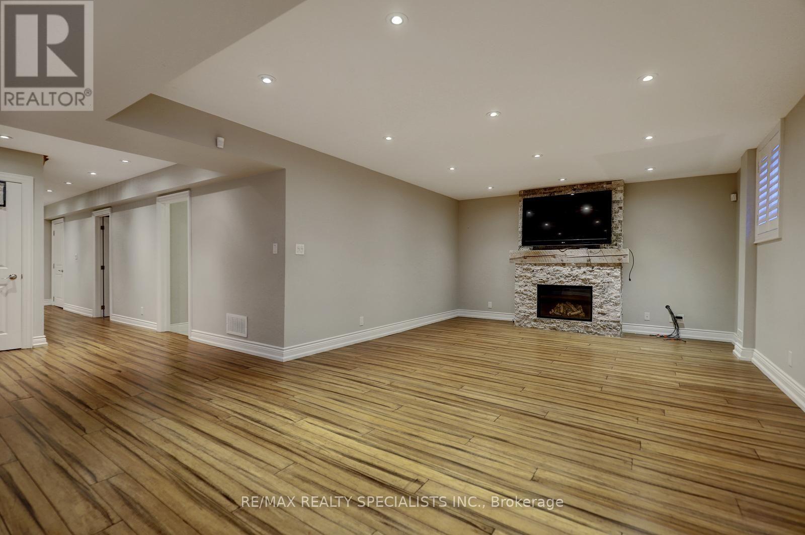 7 Fairlin Drive, Toronto, Ontario  M9B 4J1 - Photo 36 - W13745918