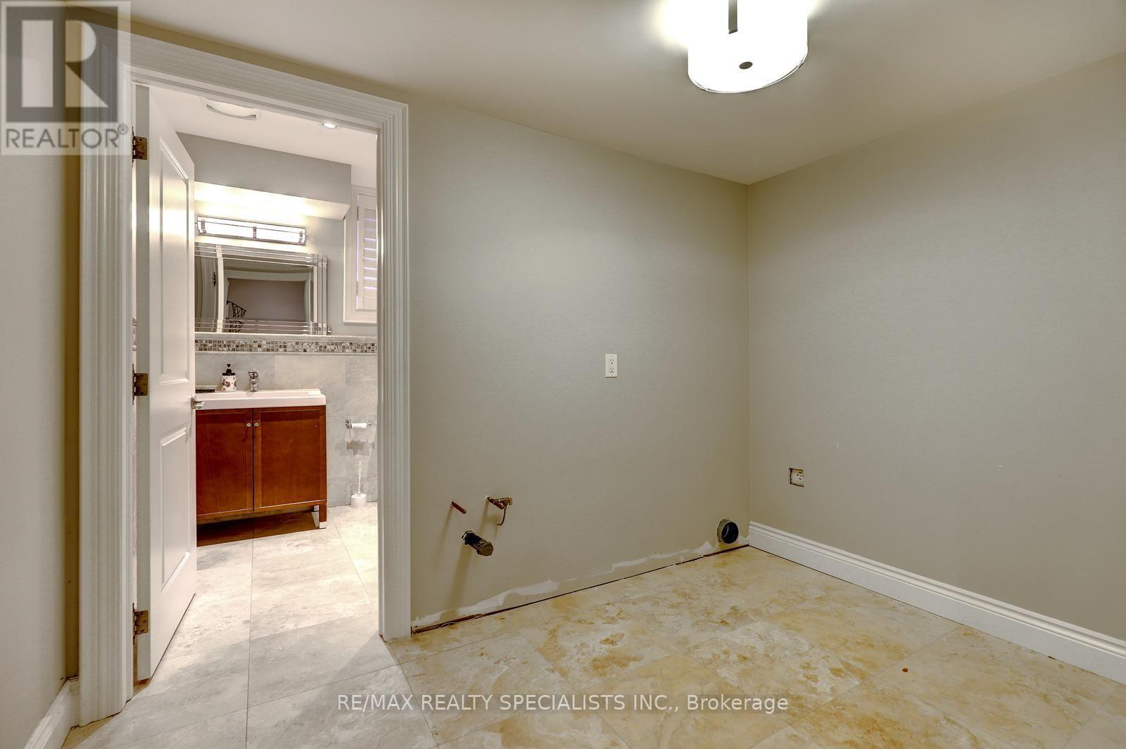 7 Fairlin Drive, Toronto, Ontario  M9B 4J1 - Photo 39 - W13745918