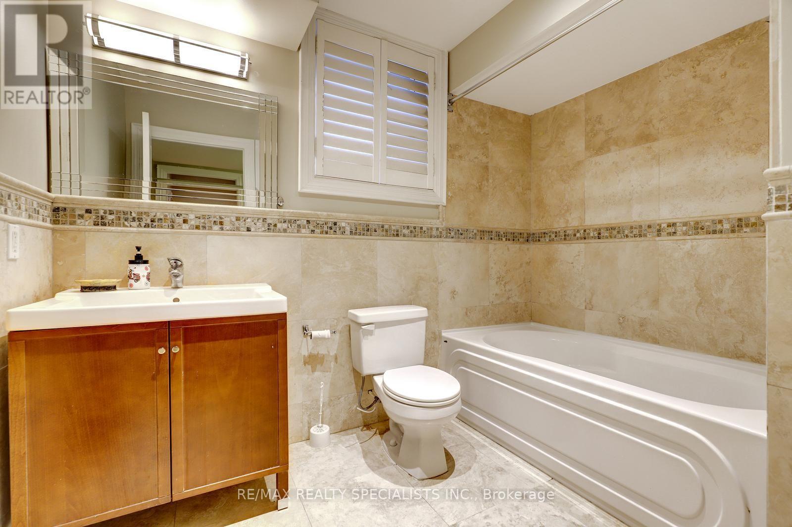 7 Fairlin Drive, Toronto, Ontario  M9B 4J1 - Photo 40 - W13745918