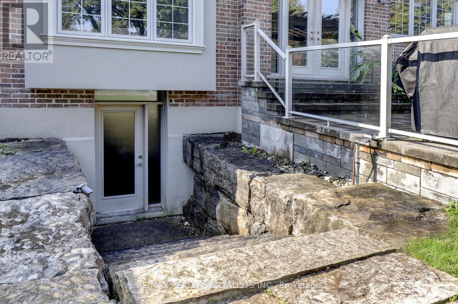 7 Fairlin Drive, Toronto, Ontario  M9B 4J1 - Photo 43 - W13745918