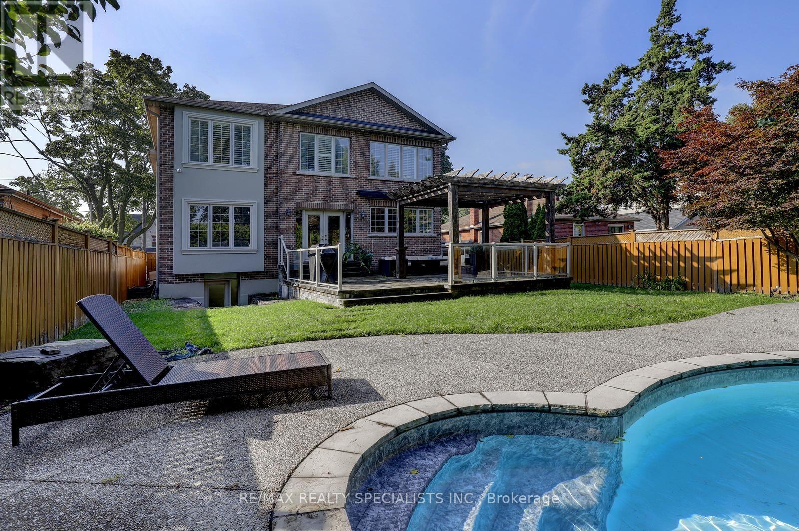 7 Fairlin Drive, Toronto, Ontario  M9B 4J1 - Photo 47 - W13745918