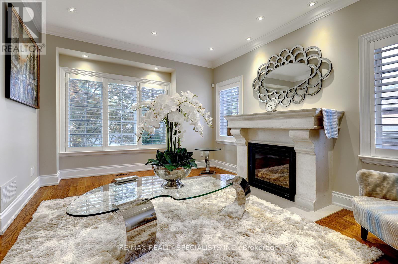 7 Fairlin Drive, Toronto, Ontario  M9B 4J1 - Photo 6 - W13745918