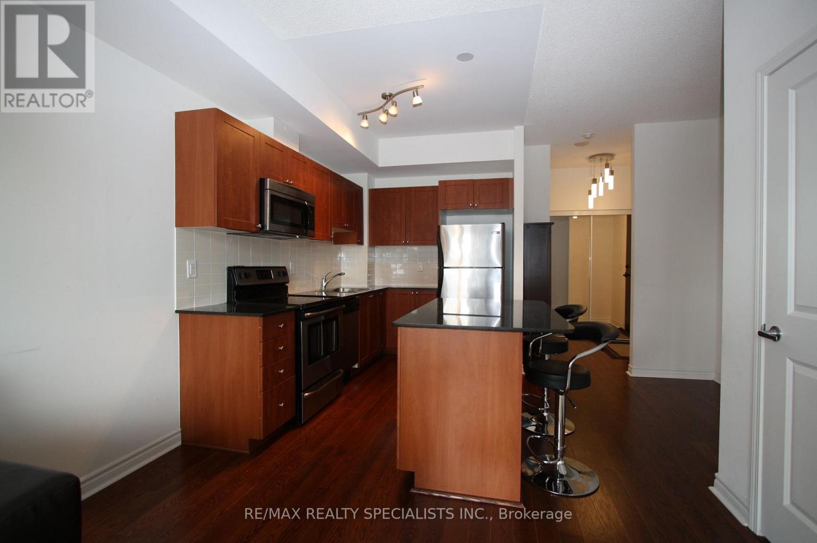 1606 - 385 Prince Of Wales Drive, Mississauga, Ontario  L5B 0C6 - Photo 2 - W13745922
