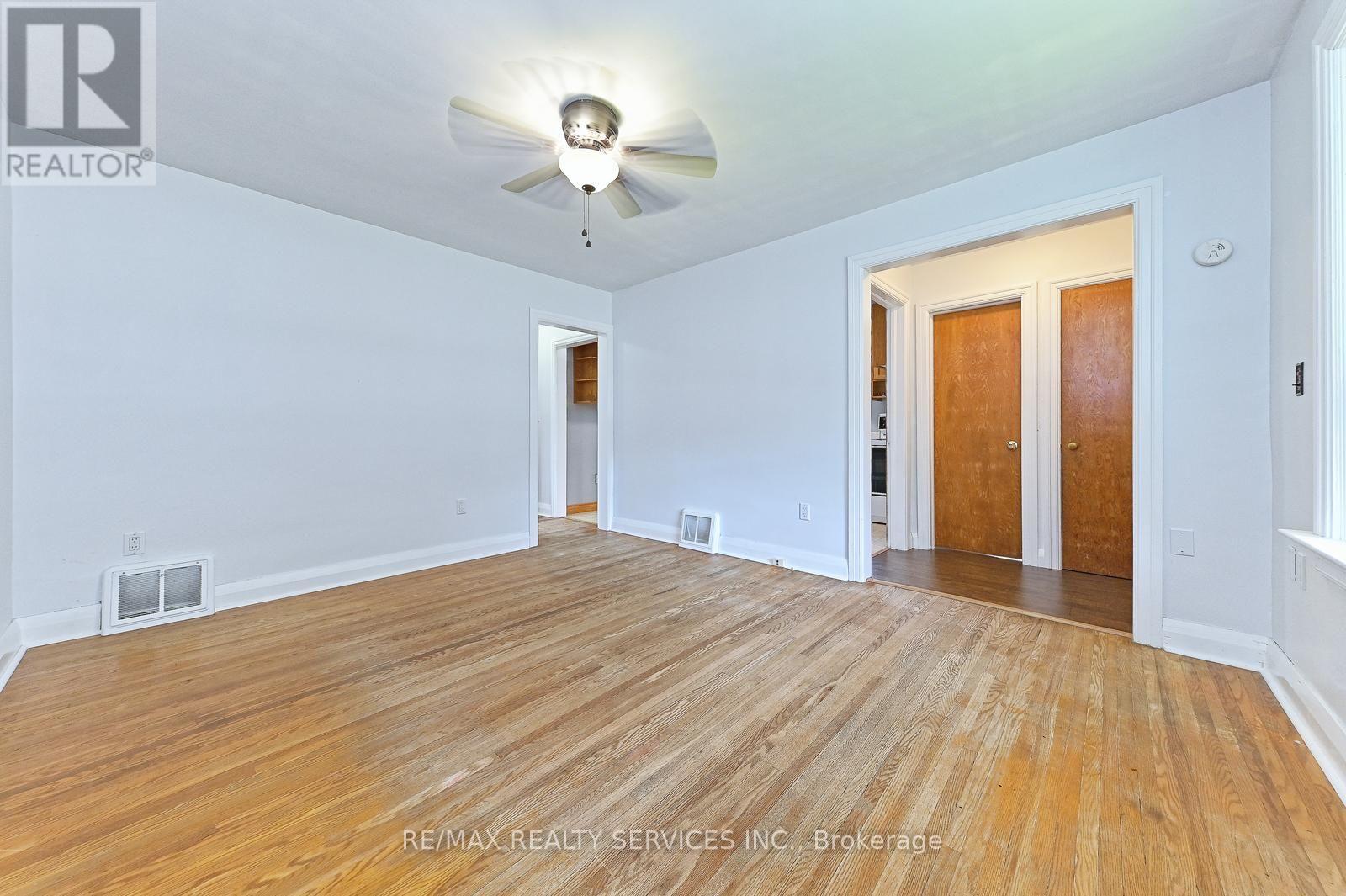 54 Woodward Avenue, Brampton, Ontario  L6V 1K4 - Photo 11 - W13745970