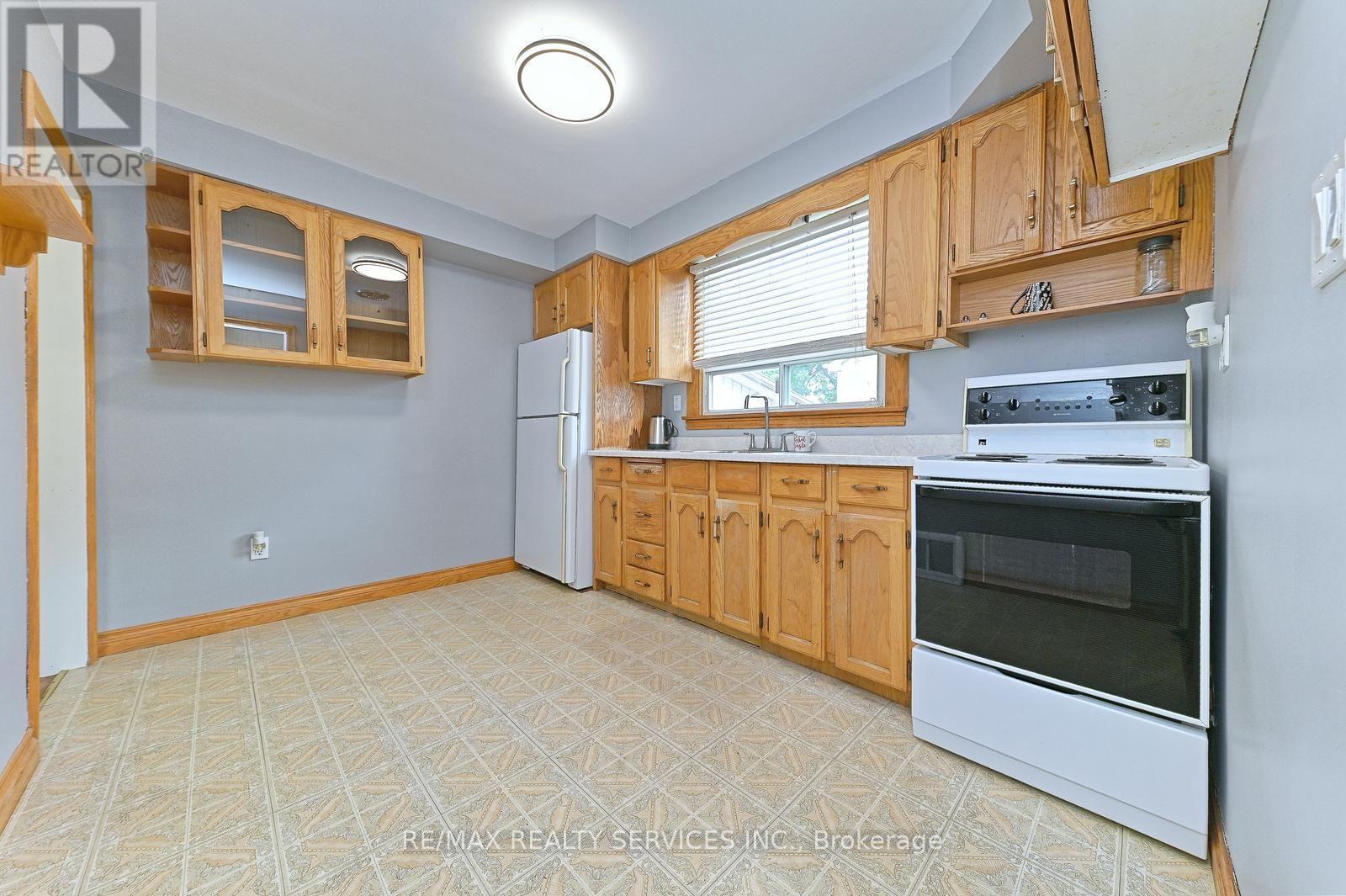 54 Woodward Avenue, Brampton, Ontario  L6V 1K4 - Photo 14 - W13745970