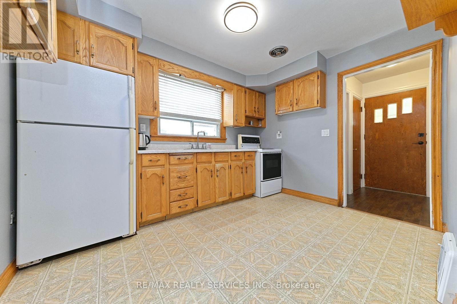 54 Woodward Avenue, Brampton, Ontario  L6V 1K4 - Photo 17 - W13745970