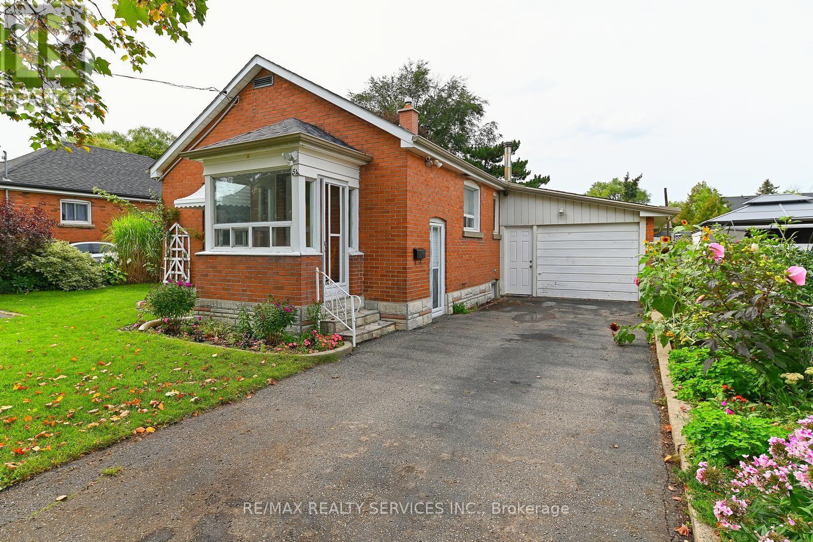 54 Woodward Avenue, Brampton, Ontario  L6V 1K4 - Photo 2 - W13745970