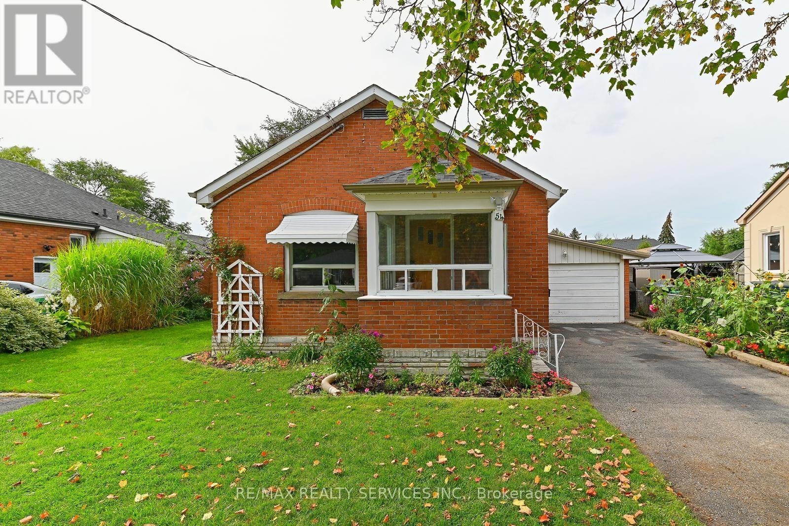 54 Woodward Avenue, Brampton, Ontario  L6V 1K4 - Photo 3 - W13745970