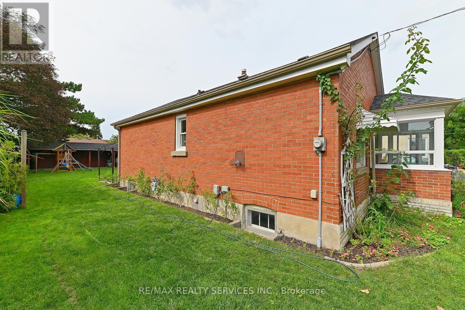 54 Woodward Avenue, Brampton, Ontario  L6V 1K4 - Photo 41 - W13745970