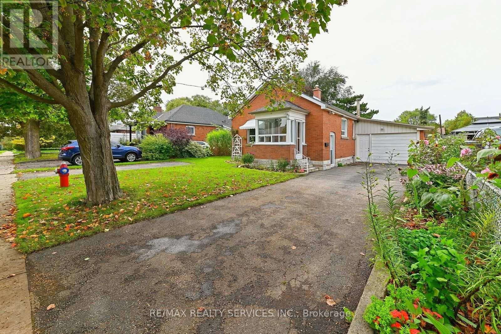 54 Woodward Avenue, Brampton, Ontario  L6V 1K4 - Photo 5 - W13745970