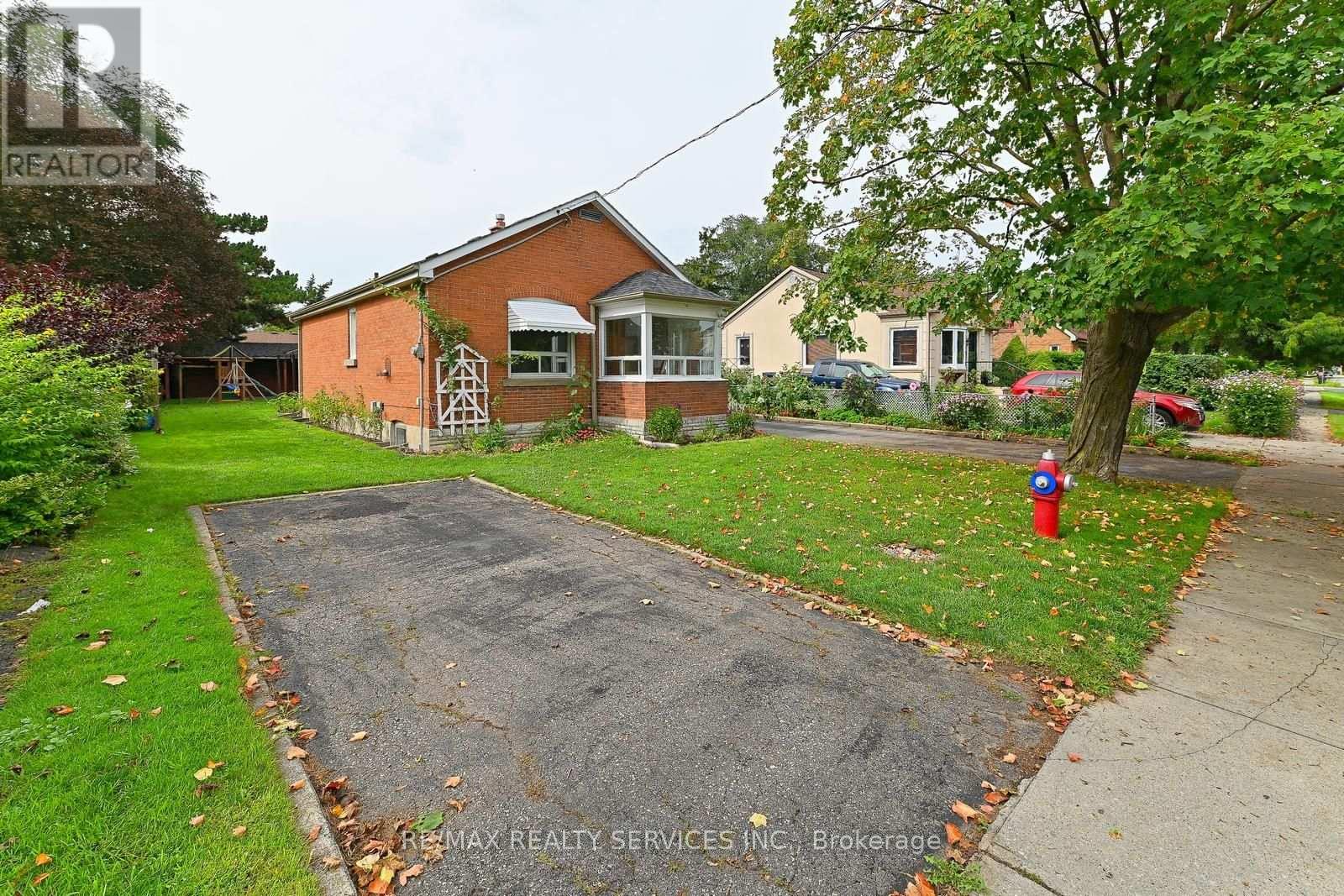 54 Woodward Avenue, Brampton, Ontario  L6V 1K4 - Photo 6 - W13745970