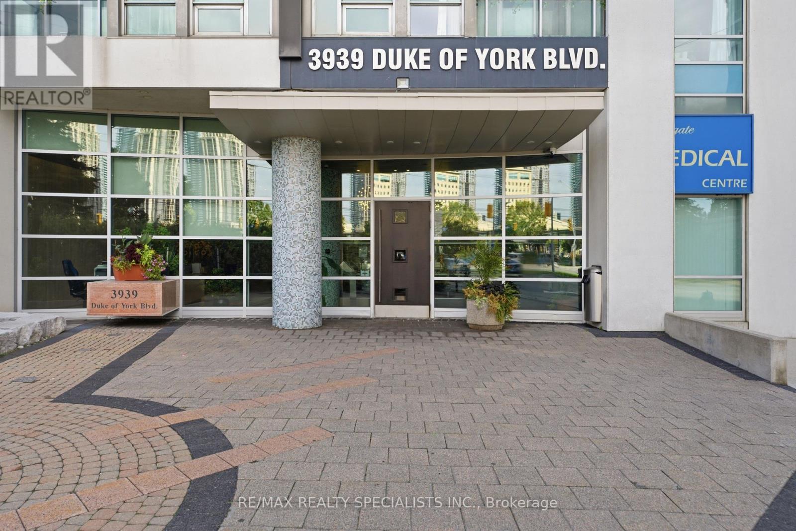 711 - 3939 Duke Of York Boulevard, Mississauga, Ontario L5B 4N2 - Photo 2 - W13745622