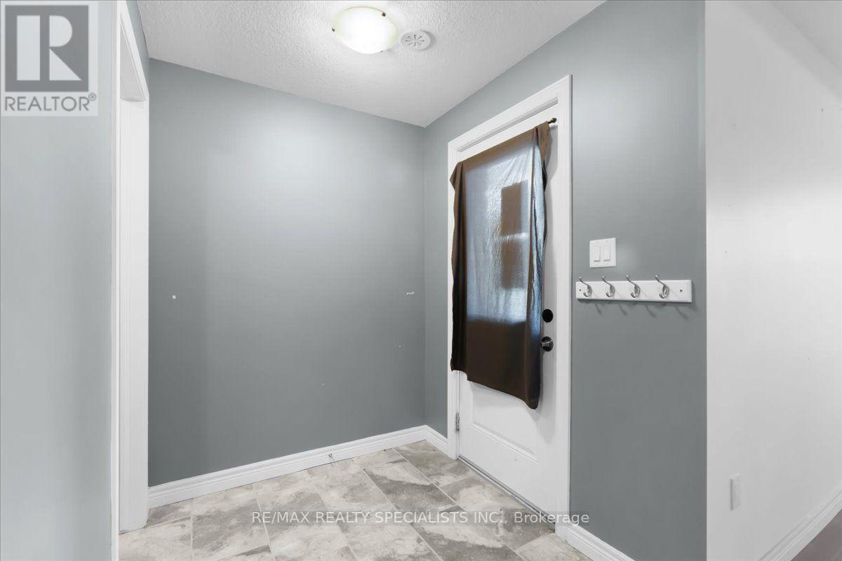 E8 - 70 Willowrun Drive, Kitchener, Ontario  N2A 0J3 - Photo 4 - X13745746