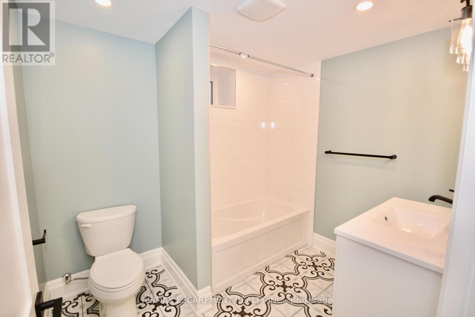 Lower - 17 Inverness Avenue W, Hamilton, Ontario  L9C 1A1 - Photo 13 - X13745972