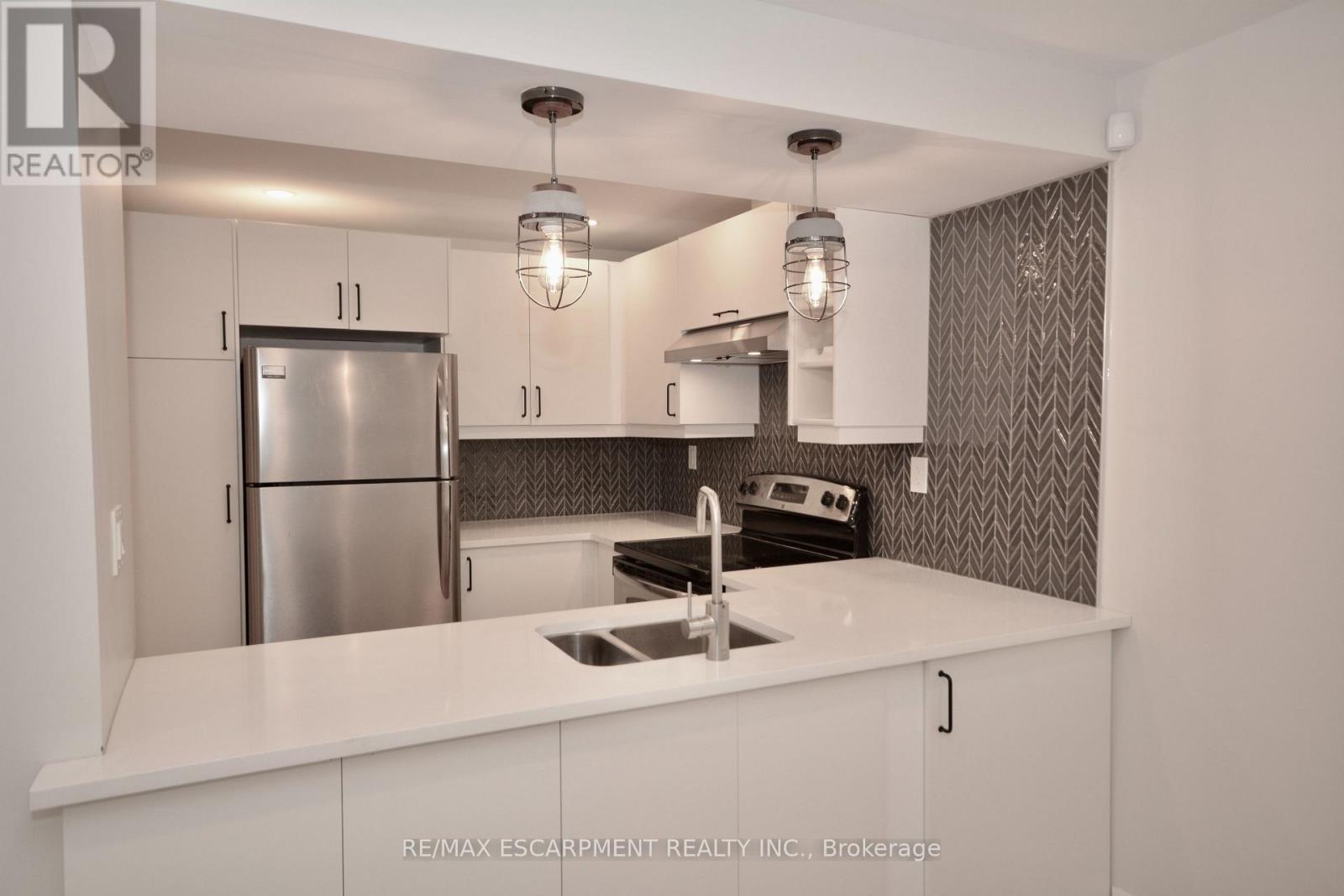 Lower - 17 Inverness Avenue W, Hamilton, Ontario  L9C 1A1 - Photo 3 - X13745972
