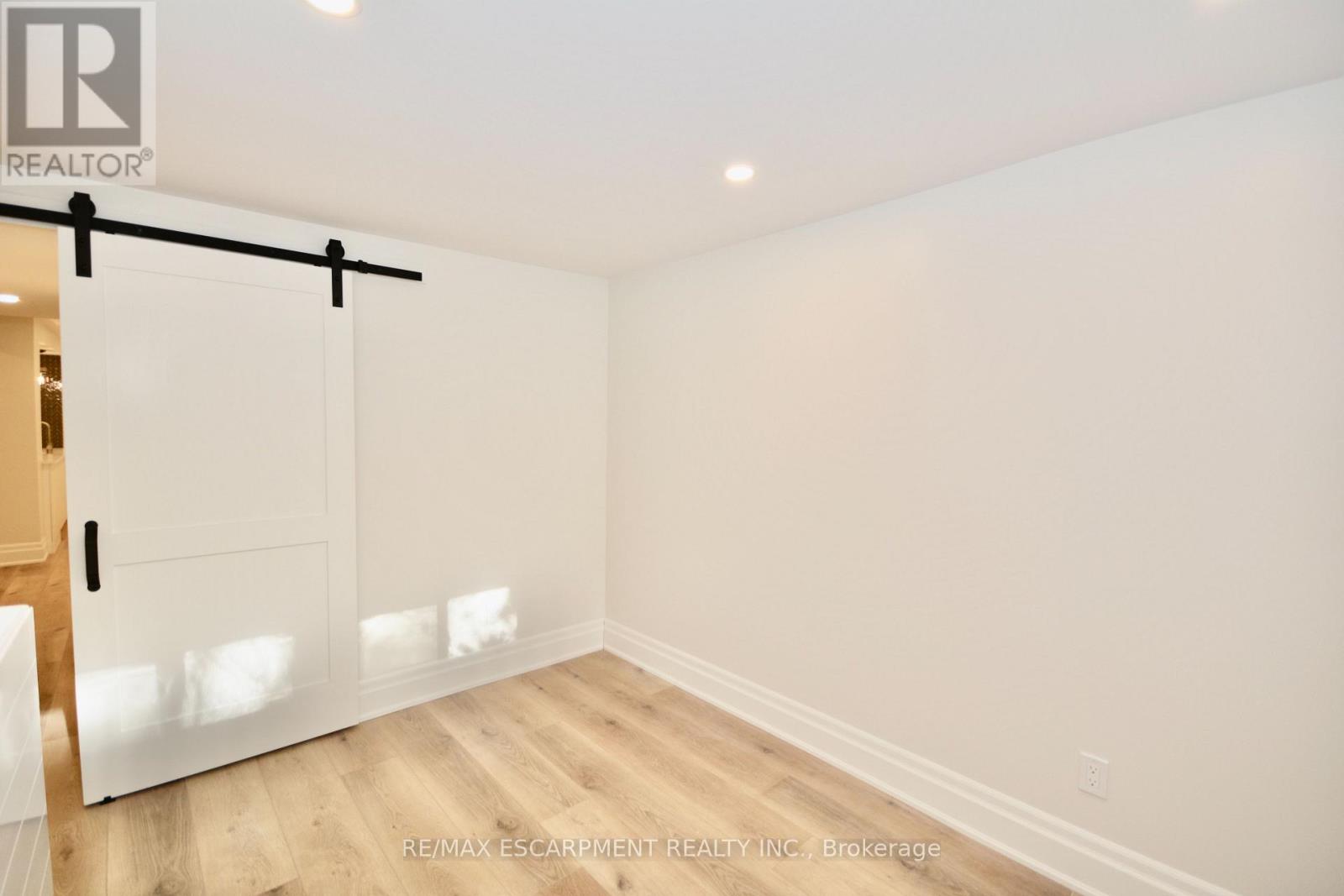 Lower - 17 Inverness Avenue W, Hamilton, Ontario  L9C 1A1 - Photo 9 - X13745972