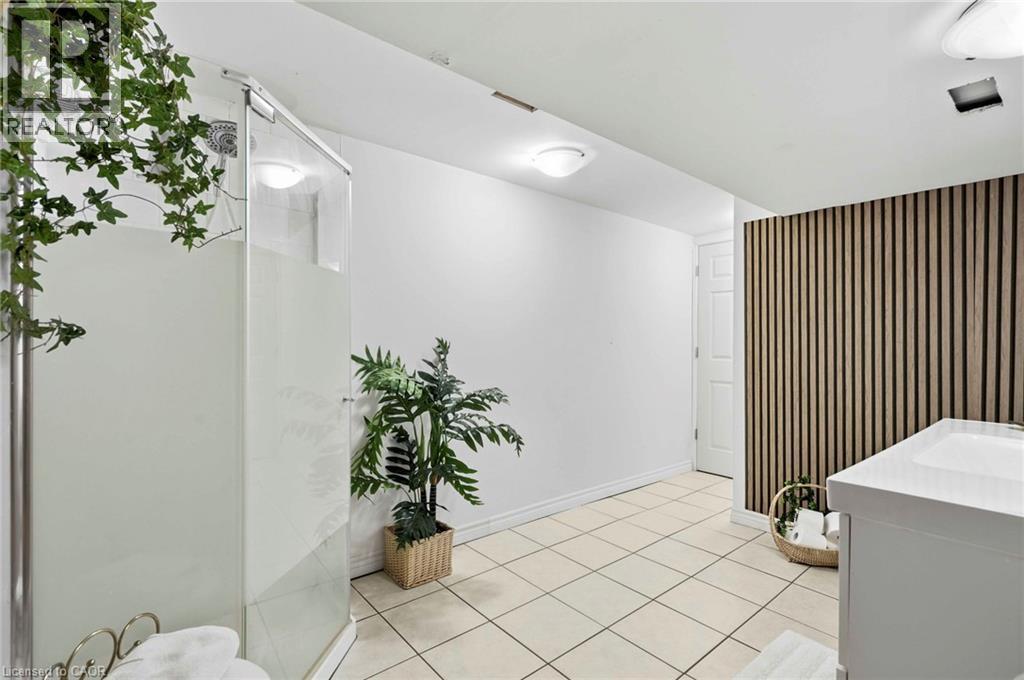 208 North Shore Boulevard W Unit# Lower, Burlington, Ontario  L7T 1A4 - Photo 17 - 40859969