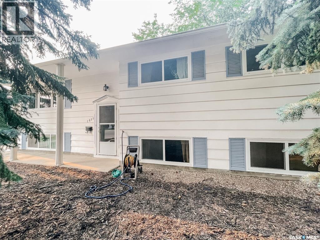 1617 Ruth Street E, Saskatoon, Saskatchewan  S7J 0L7 - Photo 2 - SK047580