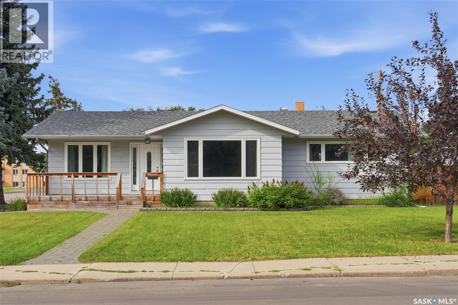1 Stephenson Crescent, Saskatoon, Saskatchewan  S7H 3L6 - Photo 1 - SK047400