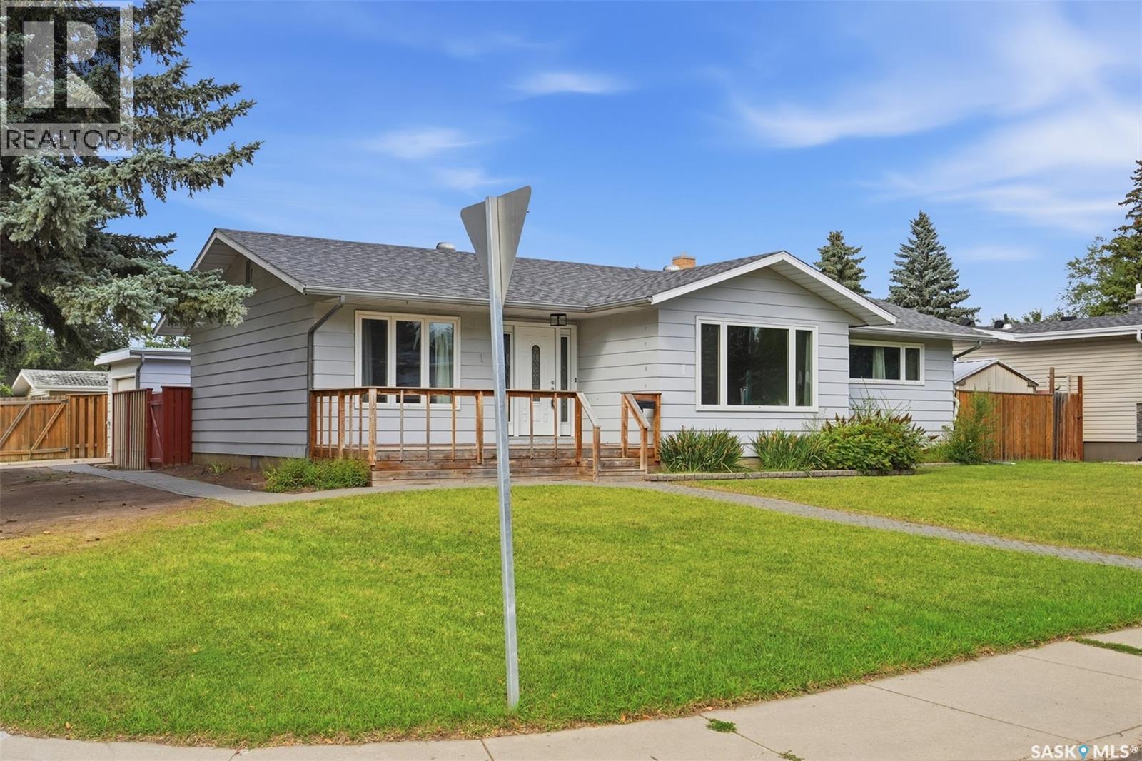 1 Stephenson Crescent, Saskatoon, Saskatchewan  S7H 3L6 - Photo 2 - SK047400
