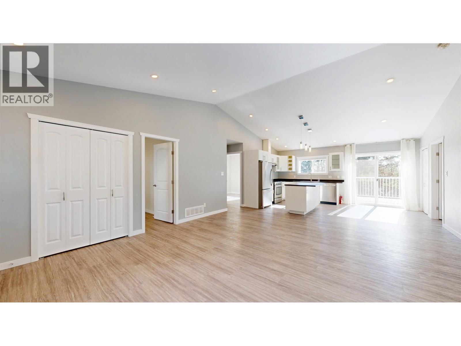 4942 Kyllo Road, 108 Mile Ranch, British Columbia  V0K 2Z0 - Photo 10 - R3161604