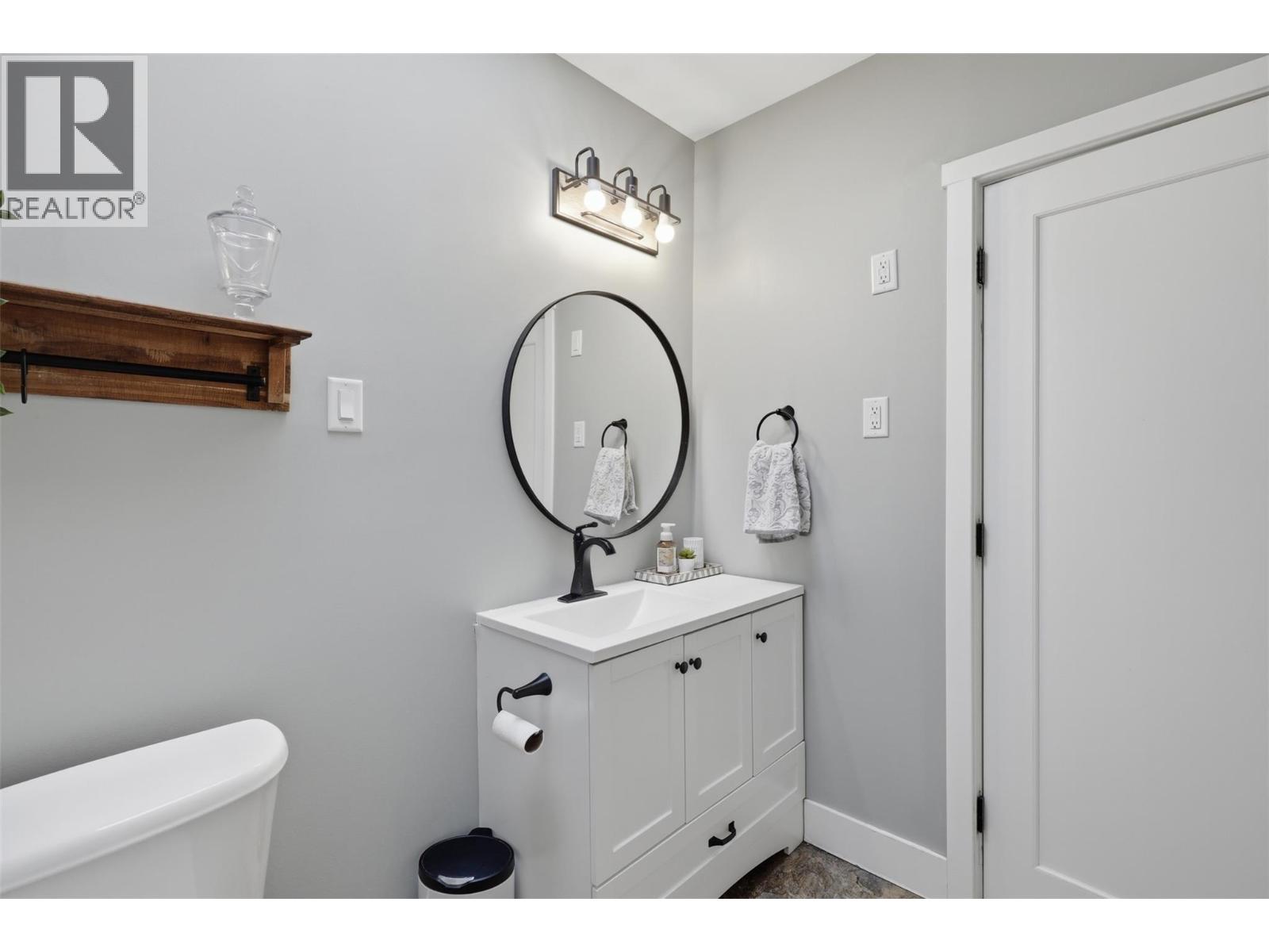 675 Dominion Street, Kamloops, British Columbia  V2C 2X6 - Photo 22 - 10386242