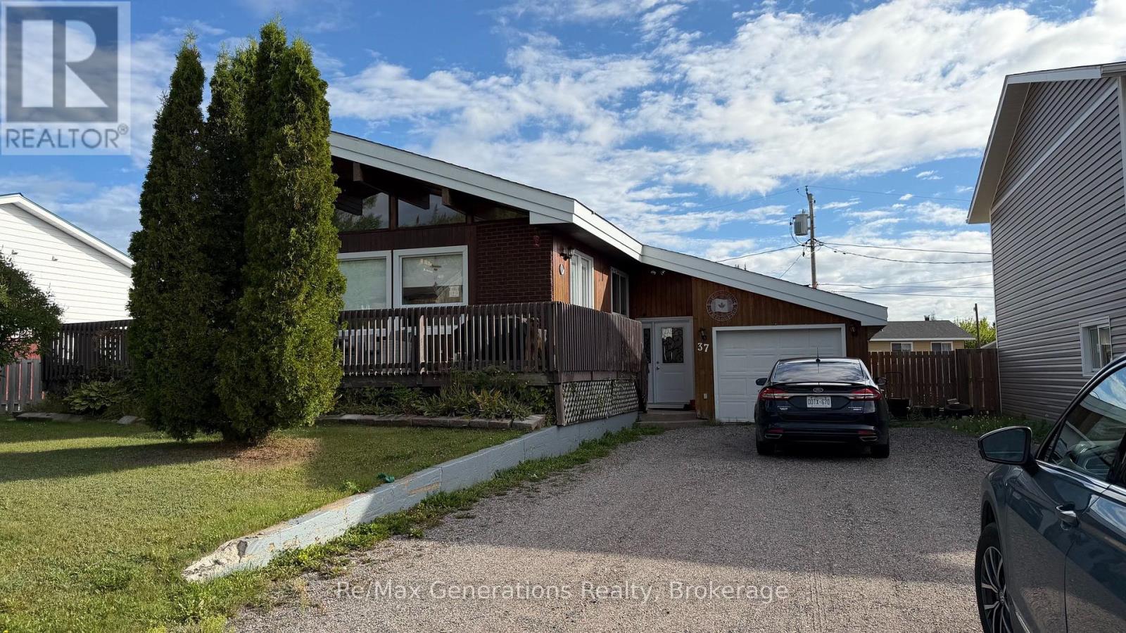 37 Southridge Crescent N, Terrace Bay, Ontario  P0T 2W0 - Photo 1 - X13746058