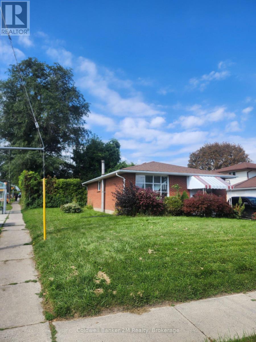 64 Claymore Crescent, Oshawa, Ontario  L1G 6G2 - Photo 2 - E13732794