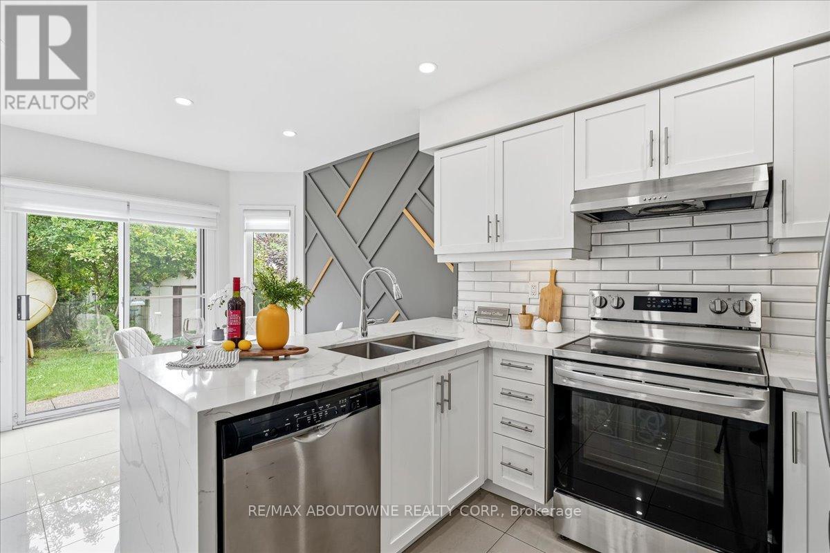1282 Parkhurst Drive, Oakville, Ontario  L6M 3V7 - Photo 21 - W13742238