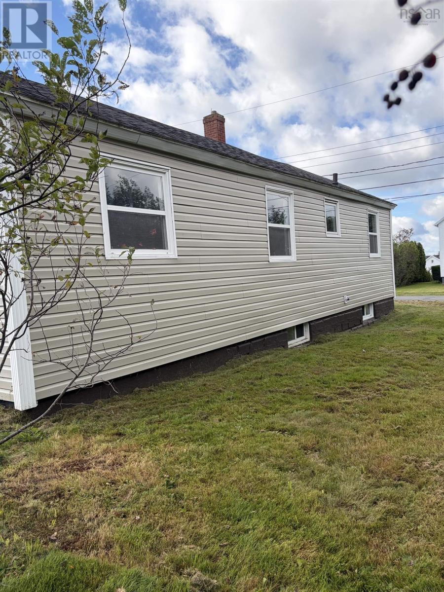 25 Morrison Street, Glace Bay, Nova Scotia  B1A 2G7 - Photo 4 - 202622312