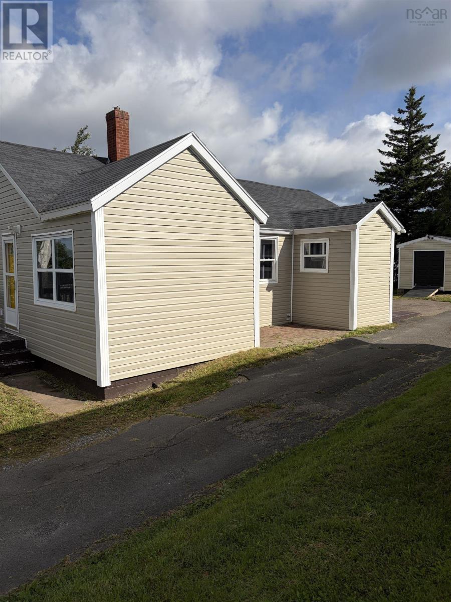 25 Morrison Street, Glace Bay, Nova Scotia  B1A 2G7 - Photo 2 - 202622312